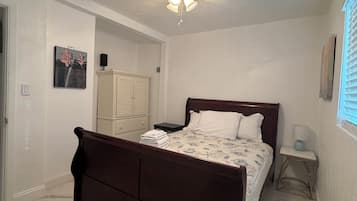 Iron/ironing board, WiFi, bed sheets