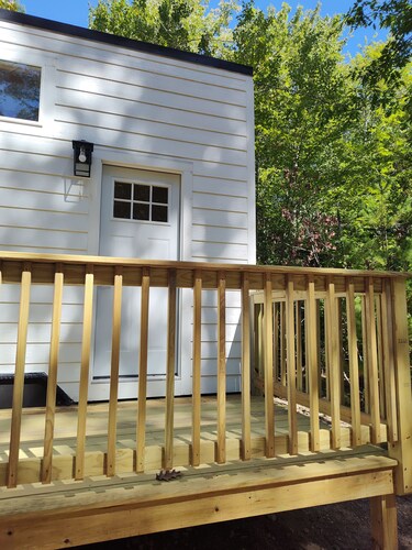 Cozy Tiny House nestled in the woods close to Acadia Park