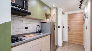 Apartment | Private kitchen | Microwave, cookware/dishes/utensils
