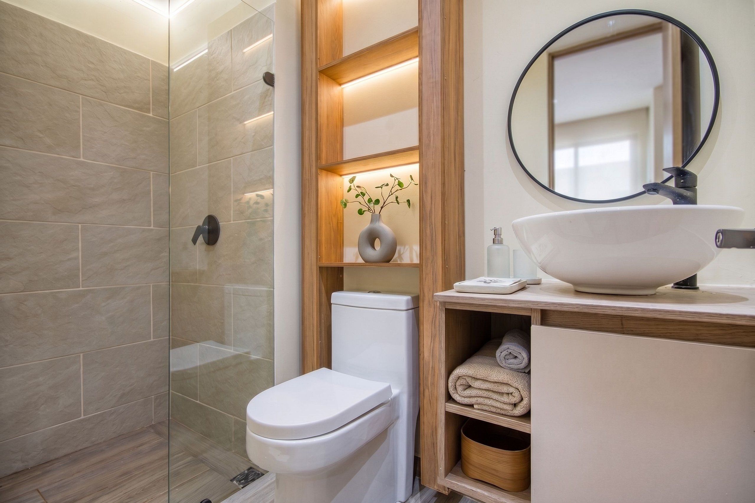 Apartment | Bathroom | Hair dryer, towels, soap, toilet paper