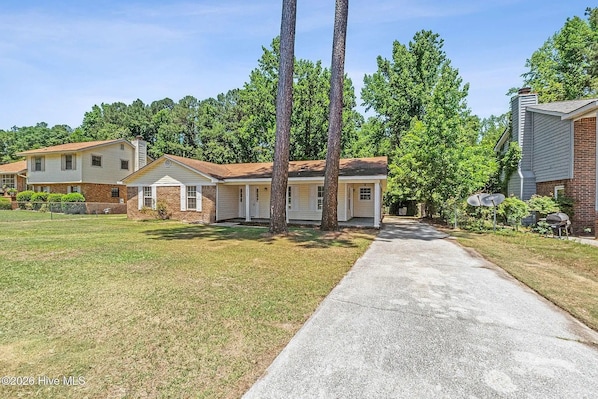 Exterior - Masters Rental!! 3-bedroom house in tranquil Augusta with cool AC breeze (Augusta)