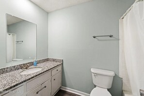 Bathroom - Masters Rental!! 3-bedroom house in tranquil Augusta with cool AC breeze (Augusta)