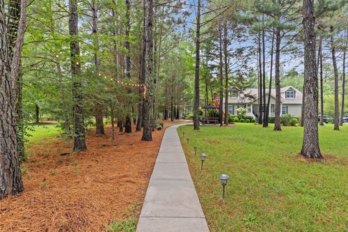 Private 1BR Retreat Among the Pines - Sleeps 4 - Unit 1