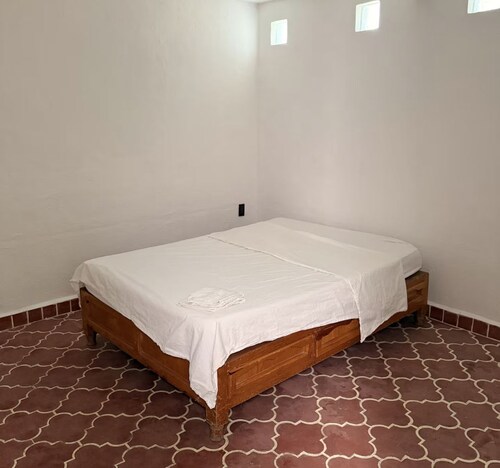 Just 5 minutes from the archaeological site! Ideal family apartment with a garden
