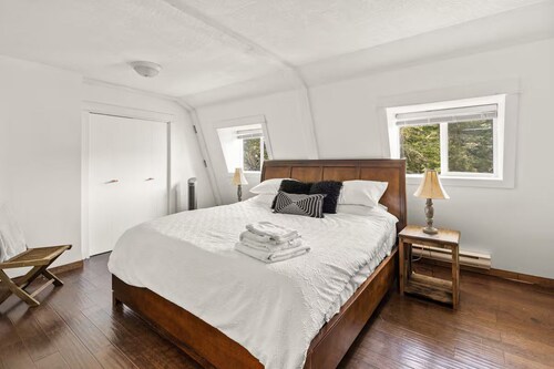 Amazing 2-bedroom cottage in Victoria, perfect for relaxing getaways.