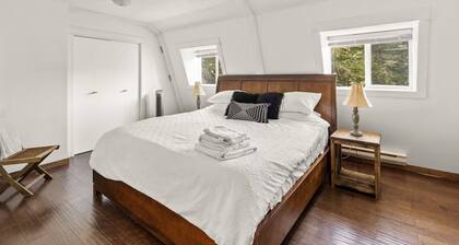 Amazing 2-bedroom cottage in Victoria, perfect for relaxing getaways.