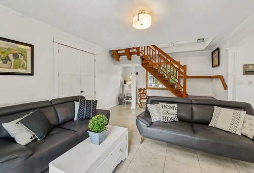 Amazing 2-bedroom cottage in Victoria, perfect for relaxing getaways.