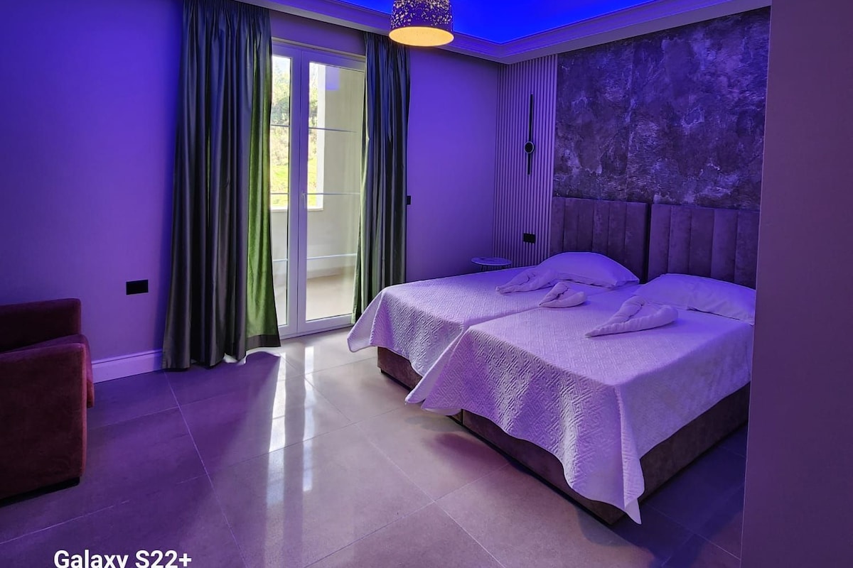 Kamar Twin Deluks, balkon, pemandangan kota | Meja kerja, ruang kerja ramah laptop, kedap suara, dan Wi-Fi gratis