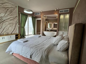 Desk, laptop workspace, soundproofing, free WiFi - Jurgen Resort (Tiranë)
