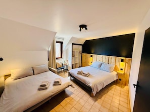 Comfort Quadruple Room, Mountain View | Wi-fi percuma 