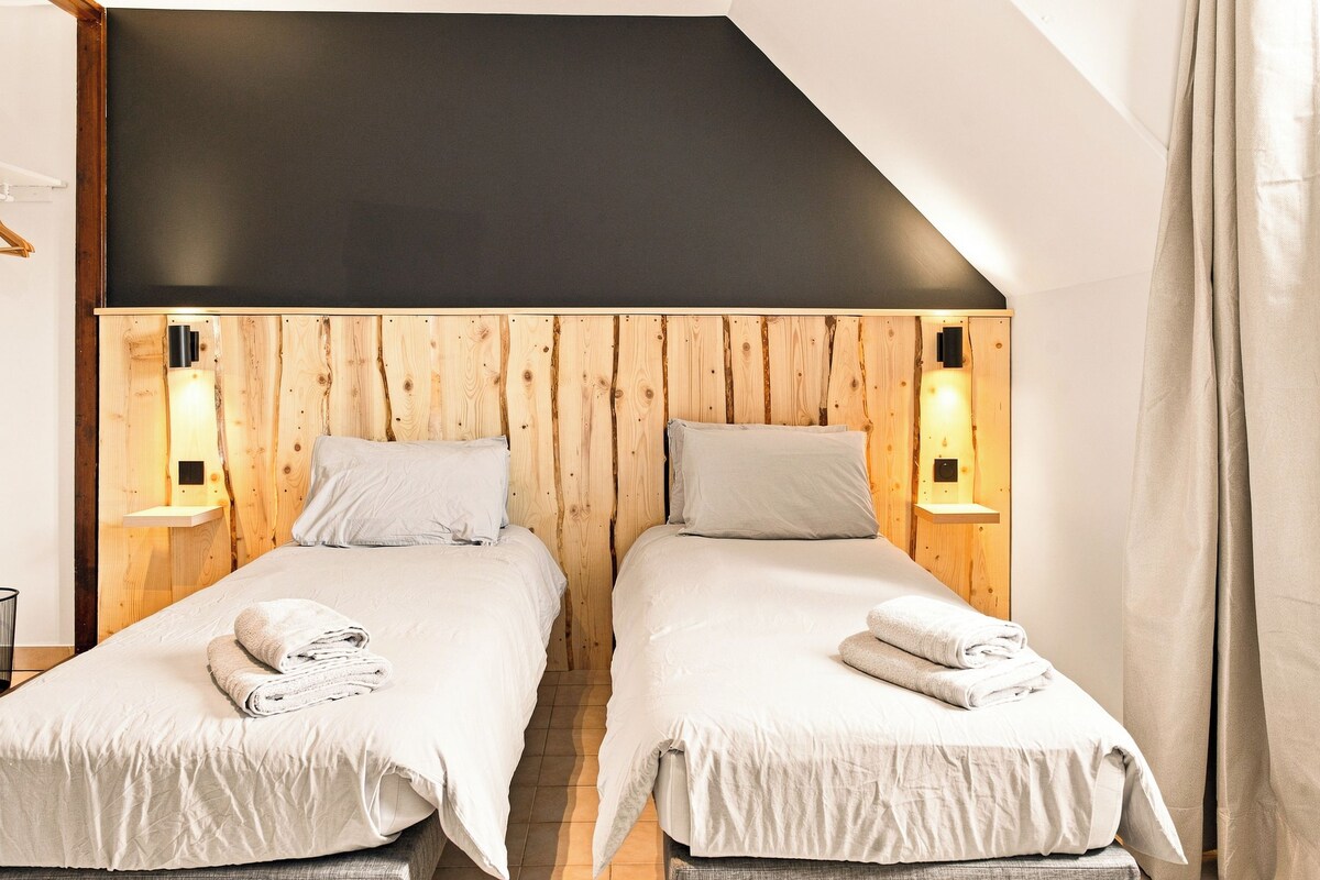 Comfort Room, Balcony, Mountain View | WiFi (free)