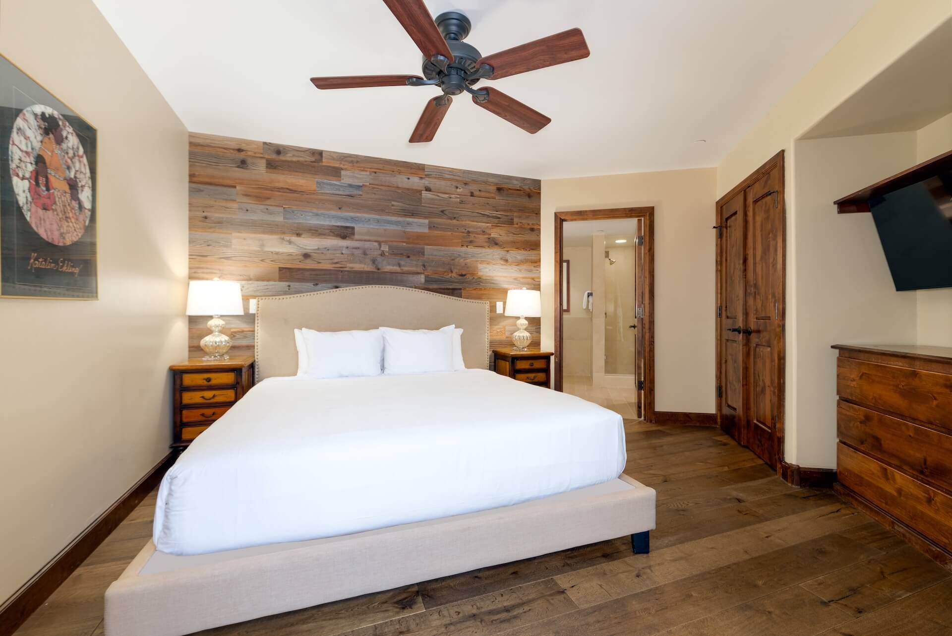 In-room safe, iron/ironing board, WiFi, bed sheets
