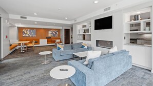 A modern living room with a sofa set, a coffee table, and a TV mounted on the wall. - Spacious 3-bedroom apartment with AC in soothing Cleveland (Cleveland)