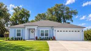 Exterior - New 5BR Home . Walk to Dining . Sleeps 10 (Jacksonville)