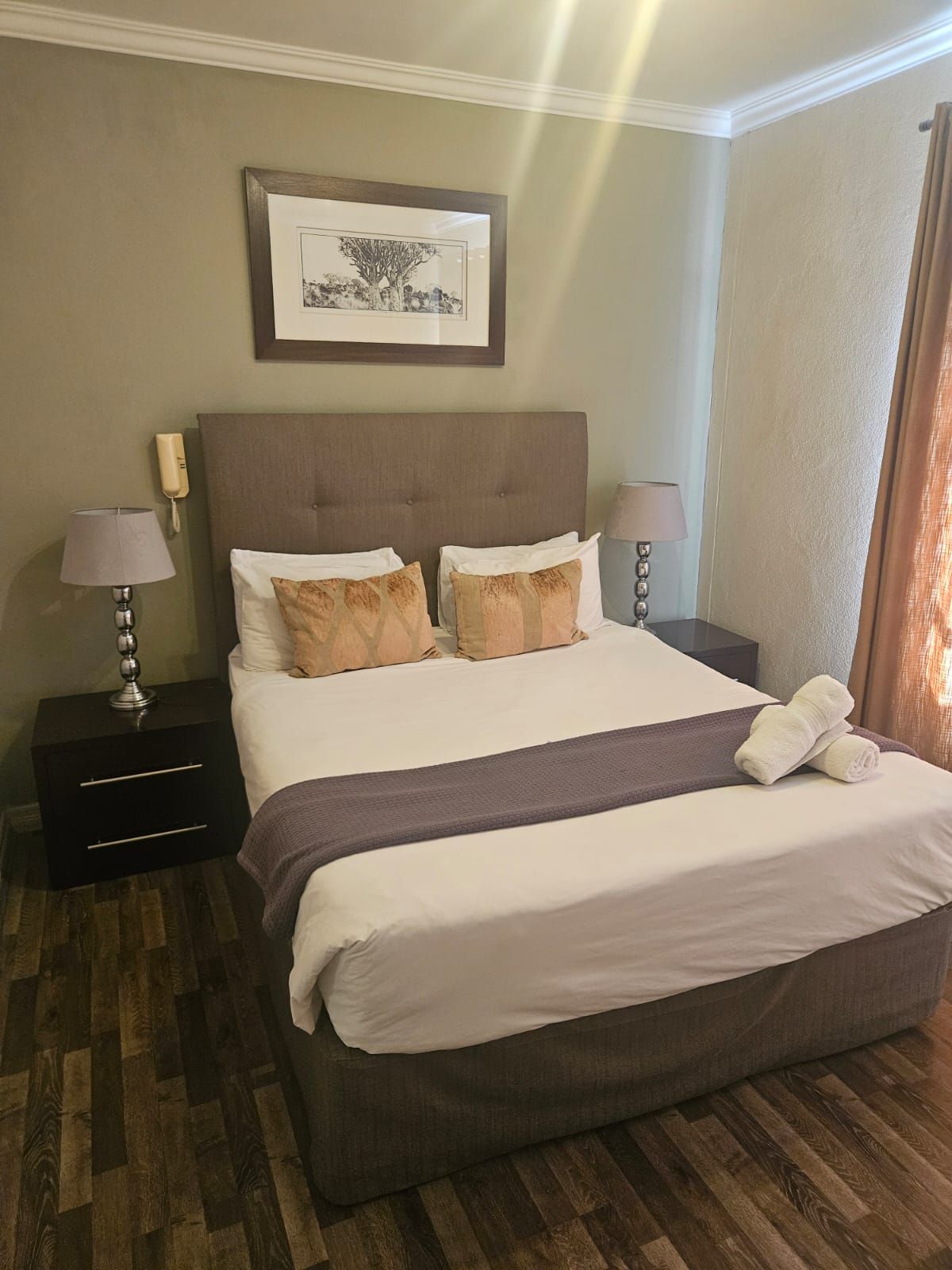 Iron/ironing board, WiFi (free)