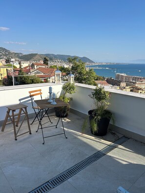 Outdoor dining - la dolce vita  - terrazza privata e vista mare a Salerno (Salerno)