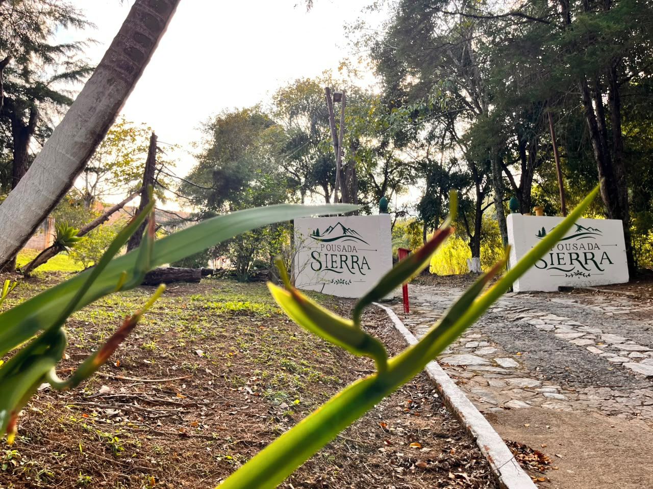 Indicador amb el text 'Pousada Sierra' que indica una zona d'allotjament.