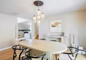 Dining - Barton Hills Zen Austin Retreat (Austin)