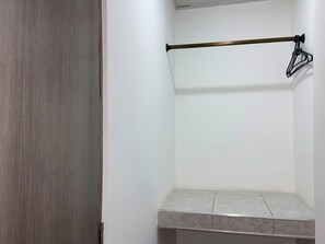 Imej tidak diklasifikasikan, 4 daripada 64, butang