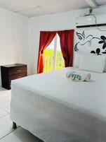 Comfort Room, Beach View | Desk