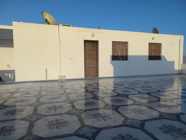 المنشأة من الخارج