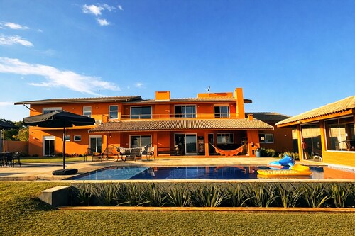 Luxury house right on the water/Arandu/Swimming pool/Soccer field/Heated spa