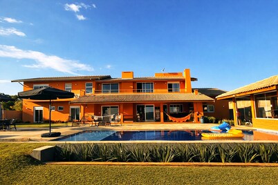 Luxury house right on the water/Arandu/Swimming pool/Soccer field/Heated spa