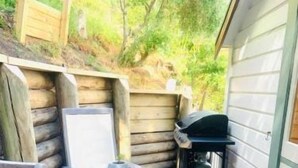 Outdoor dining - Nelson Waterfront | Stunning Harbour Views | 2BR (Nelson)
