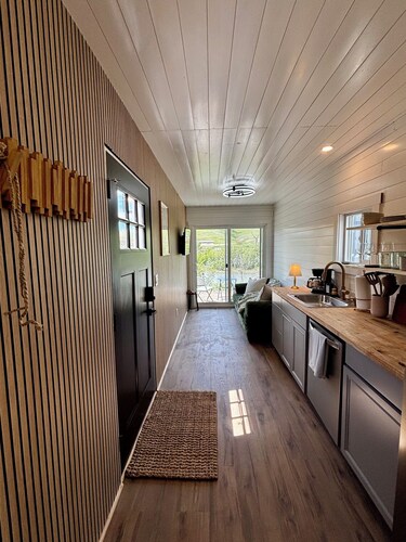 Lux Container Home 10 Min to GNP River Camp A