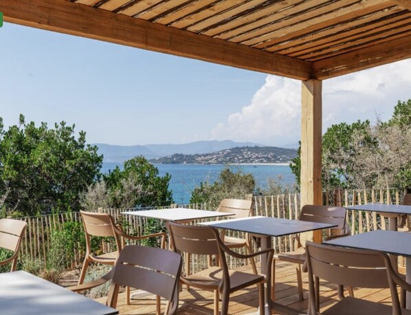 Outdoor dining - Vrbo Property (Pietrosella)