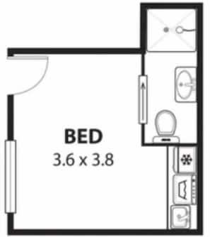 Dormitorio con dimensiones de 3,6 por 3,8 metros, un inodoro y un lavabo.