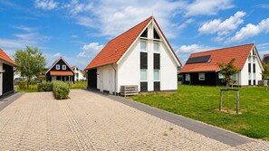 Exterior - Detached villa with spacious garden, BBQ and stylish interior. Close to the Oosterschelde. (Scherpenisse)