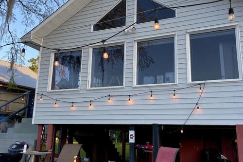 Cozy 2-bedroom cabin on the Amite River that sleeps 8 adults