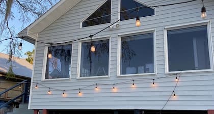 Cozy 2-bedroom cabin on the Amite River that sleeps 8 adults