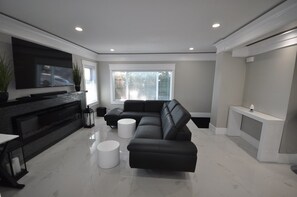 Living area - Sunset Views New Luxury Living 4 Bedroom Castle (Vancouver)