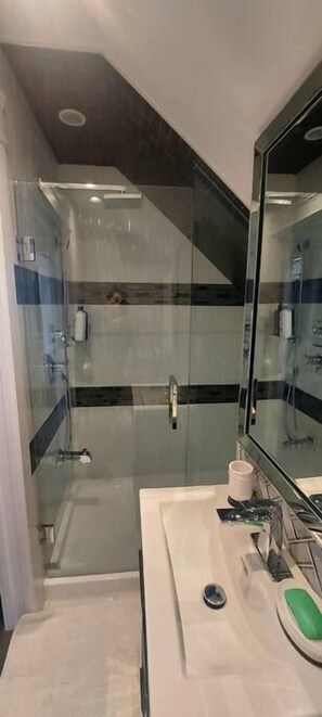 Bathroom - Sunset Views Bright New Luxurious 3 Bedroom Castle (Vancouver)