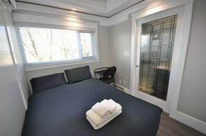 Room - Sunset Views Bright New Luxurious 3 Bedroom Castle (Vancouver)