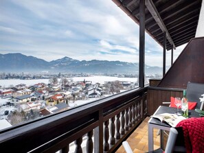 A balcony with a view of a town and mountains. - Bergschlossel WHG 19 (Oberaudorf)