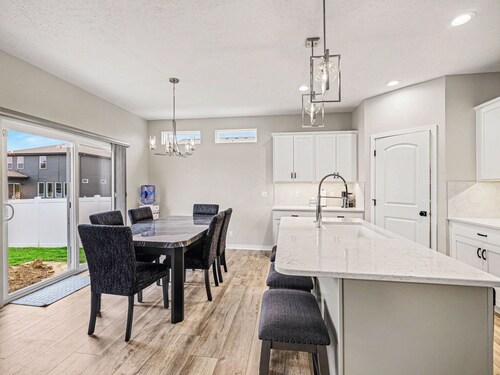 Exquisite Elkhorn Experience - Spacious 5-bedroom house