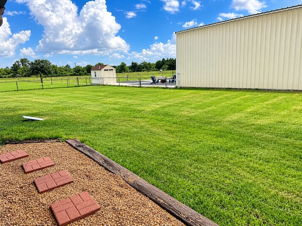 المنطقة المحيطة بالمنشأة