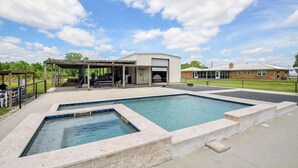 Pool - 5-Acre Ranch Retreat with Pool near Medical Center & NASA (Rosharon)