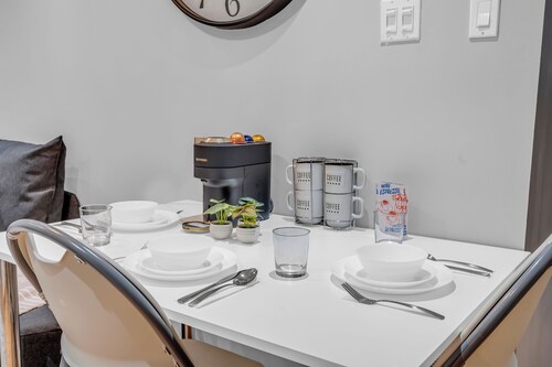 Stylish 1BR Basement | Sleeps 3