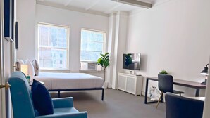 Iron/ironing board, travel cot, WiFi, bed sheets - Gold Coast Hideaway | Vintage & Inviting Studio (Chicago)
