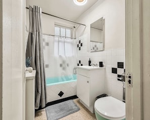 Unclassified image, 3 of 17, button - Chic Studio in the Heart of the Gold Coast (Chicago)