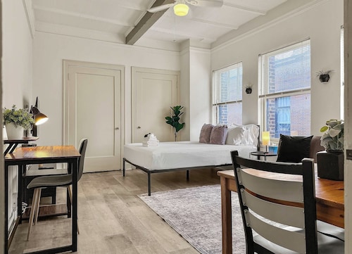 Chic Studio in the Heart of the Gold Coast