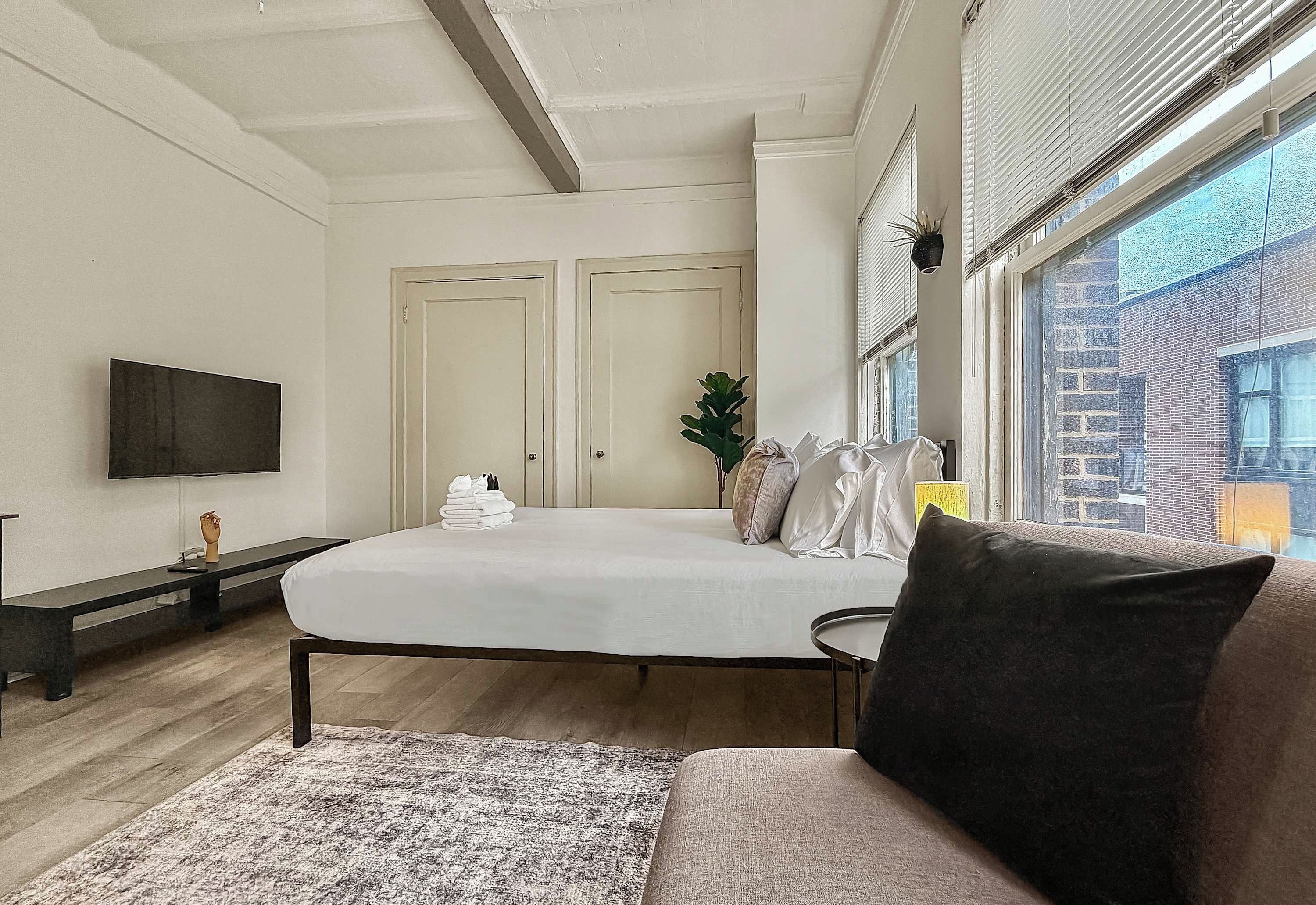 Iron/ironing board, travel cot, WiFi, bed sheets