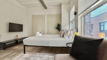 Iron/ironing board, travel cot, WiFi, bed sheets
