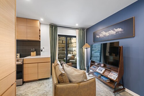Moody Mid-Century Suite Near K-State
