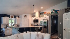 Living area - Lakefront • Near Mason General Hospital (Shelton)