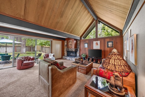 Vintage Graeagle Cottage in the Heart of Graeagle Meadows